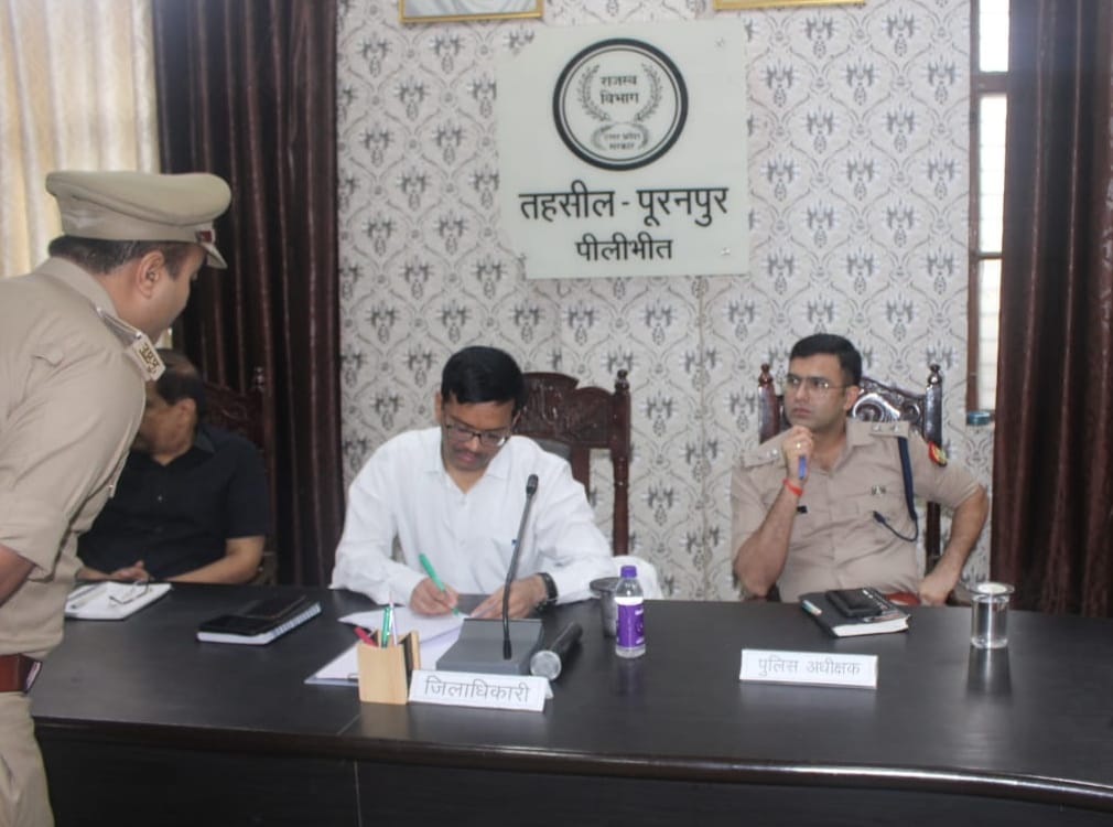 पीलीभीत : जिलाधिकारी एवं पुलिस अधीक्षक महोदय ने सम्पूर्ण समाधान दिवस के अवसर पर तहसील पूरनपुर पर सुनीं जनता की समस्याएं।