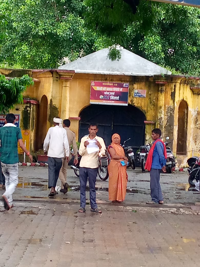 मैनपुरी: घर में घुसकर लूट, छेड़छाड़ और मारपीट की जांच और पुलिस अभिरक्षा मे मेडिकल कराने की लगाई गुहार