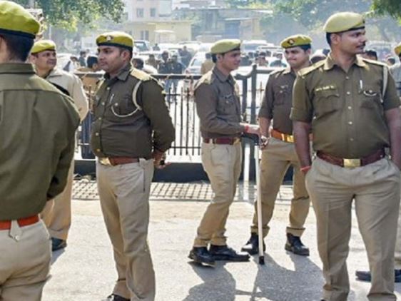 पीलीभीत में नहर के पास मिले कपड़े, शव की तलाश