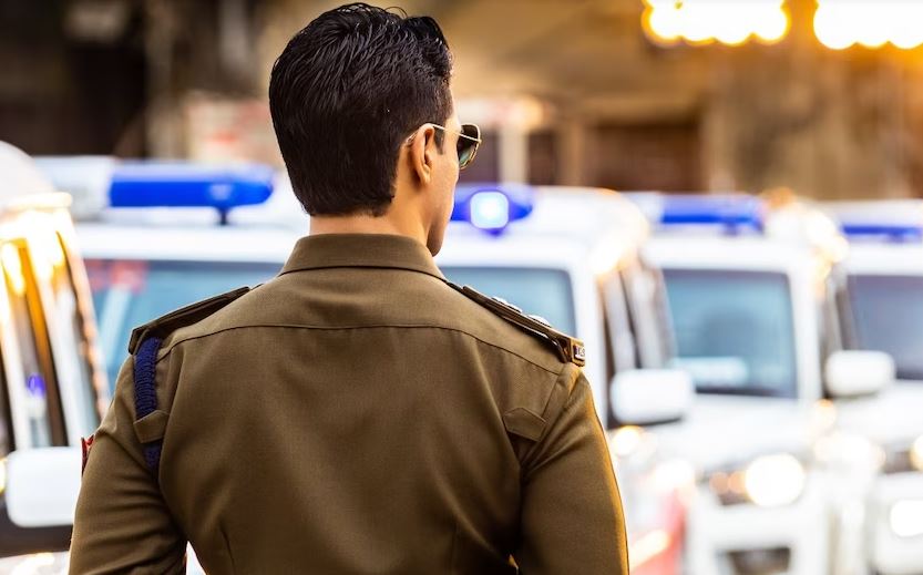 रायबरेली : पुलिस के नाक के नीचे से चोरों ने उठाई गाड़ी मामला गदागंज थाना क्षेत्र  अंतर्गत का है