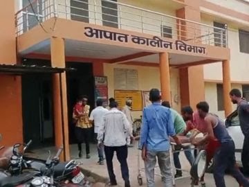 मैनपुरी में युवक ने खुद को मारी गोली, गंभीर हालत में जिला अस्पताल में भर्ती, प्राथमिक उपचार के बाद सैफई मेडिकल कॉलेज रेफर