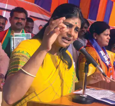 यूपी में अखिलेश यादव ने पटेल, मौर्य, चौहान, बिंद, निषाद और राजभर का हक छीना है।'' - ओम प्रकाश राजभर