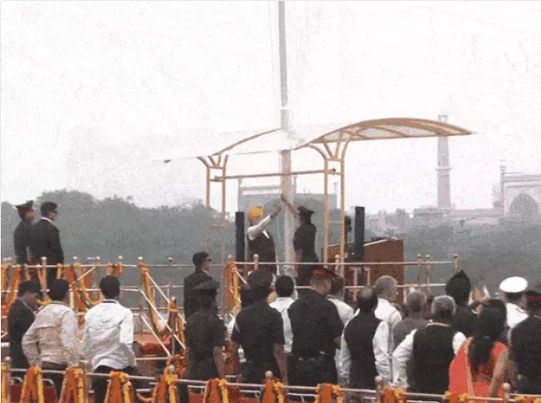 PM मोदी ने देश को 3 गारंटी दीं