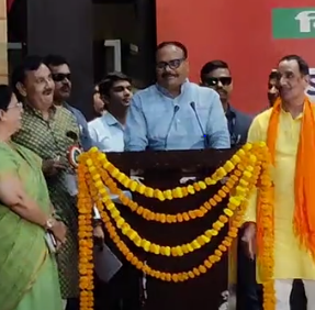 हिंदी बोलने पर लोगों ने किया विरोध तो ब्रजेश पाठक भोजपुरी में बोले