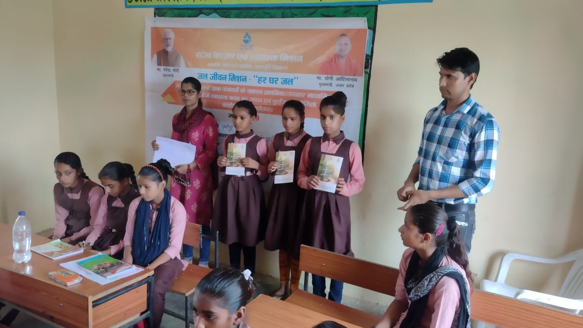 बरेली - रामनगर ब्लाक क्षेत्र में जल आपूर्ति विभाग ने चलाया स्वच्छता अभियान।