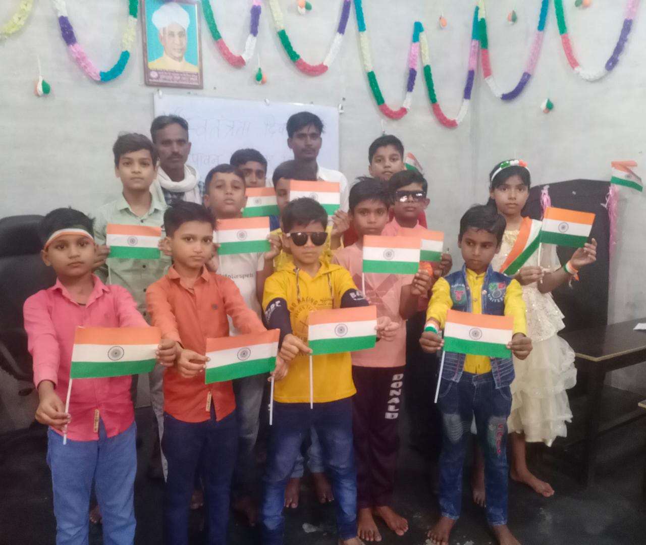 पीलीभीत के पूरनपुर मे शिक्षा संस्कार कोचिंग सेंटर पर छात्र छात्राओं ने बड़ी धूम-धाम से मनाया स्वतंत्रता दिवस