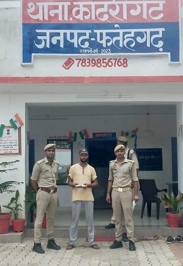 फर्रुखाबाद:-थाना कादरीगेट पुलिस टीम द्वारा हिस्ट्रीशीटर अभियुक्त को 01 अदद तमंचा व 01 अदद जिंदा कारतूस 315 बोर नाजायज सहित किया गिरफ्तार