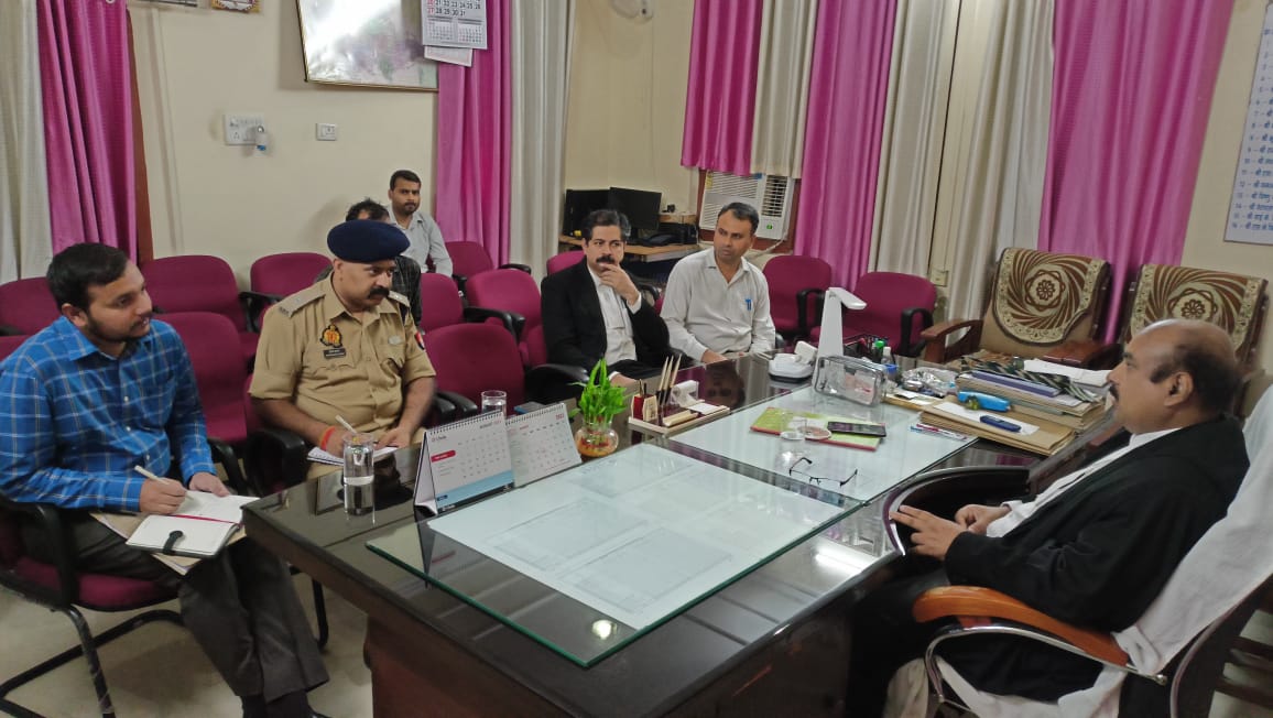 हरदोई:09 सितंबर की राष्ट्रीय लोक अदालत को सफल बनाने हेतु जनपद न्यायाधीश ने की जिले के प्रशासनिक अधिकारियों के साथ बैठक।