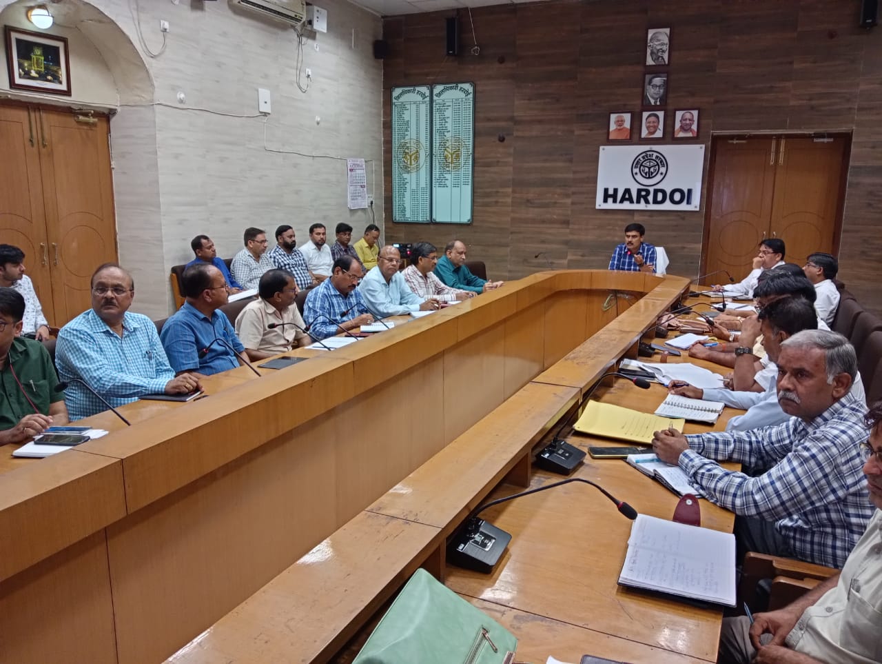 हरदोई : गूगल शीट पर प्रतिदिन भरी जाये आयुष्मान कार्ड बनाने की प्रगति:- जिलाधिकारी