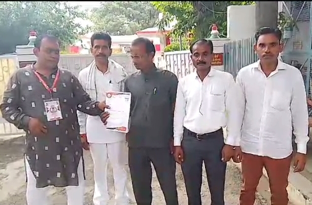 बरेली - सरकारी सस्ते गल्ले के दुकानदारों पर धांधलेबाजी का आरोप लगाते हुए भारतीय जनता मजदूर संघ ने मुख्यमंत्री को संबोधित ज्ञापन एसडीएम आंवला को सौंपा।