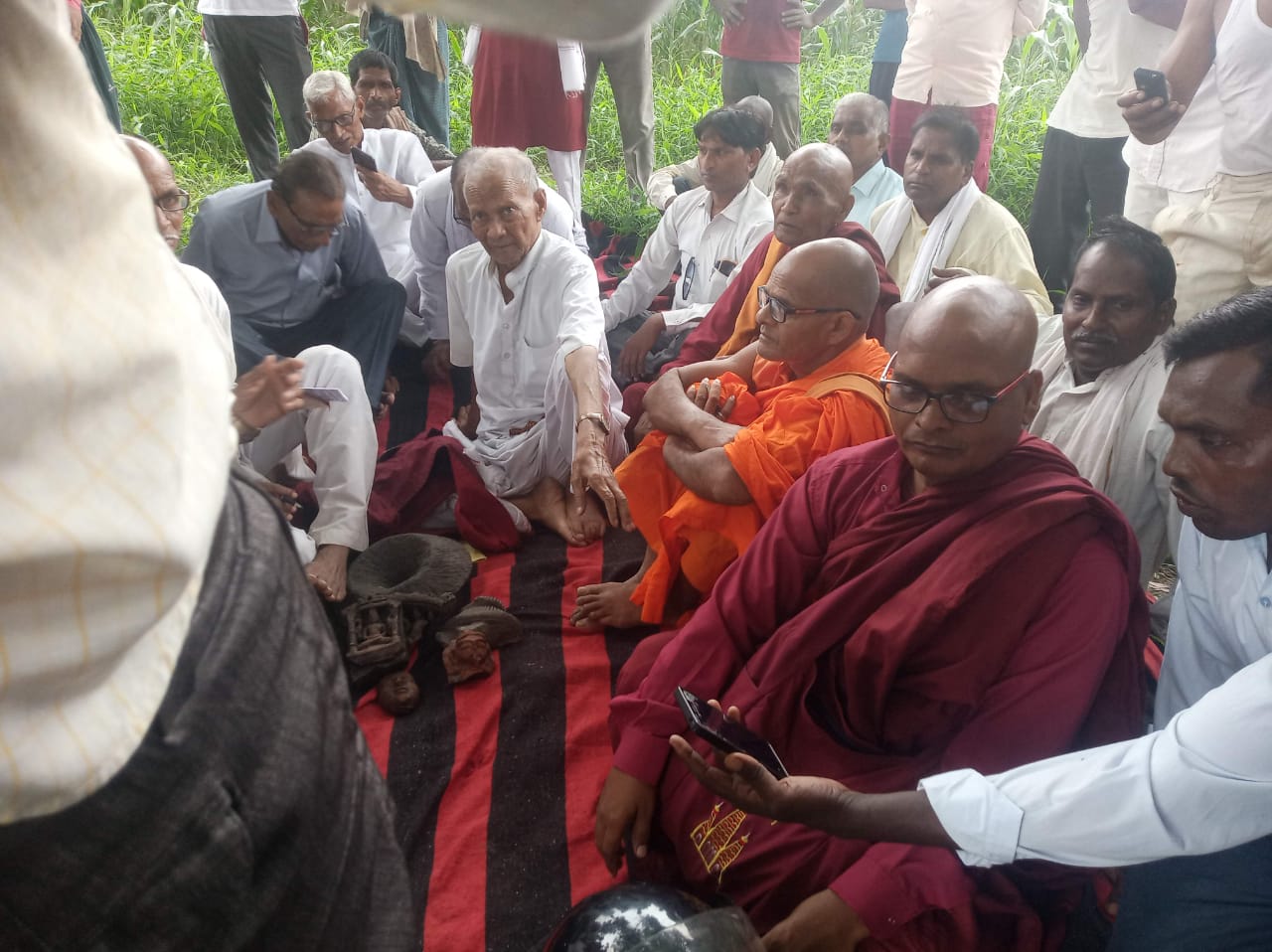 फर्रुखाबाद:खुदाई में मिले भगवान बुद्ध की मूर्तियों के अवशेष