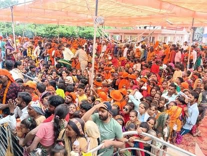 पीलीभीत में छठे सोमवार को गौरीशंकर मंदिर में उमड़ा आस्था का सैलाब