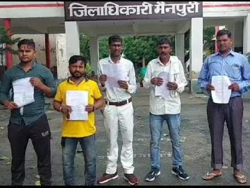 मैनपुरी में लोगों को चपत लगा फरार हुआ पोस्टमास्टर,जमाकर्ताओं नें करोड़ों रुपए के घोटाले का लगाया आरोप, डाक अधीक्षक बोले- की जा रही जांच