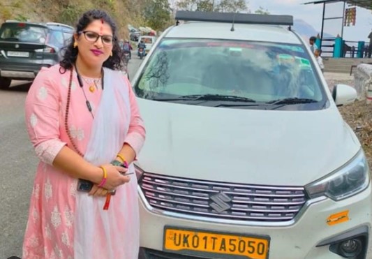 उत्तराखंड की पहली महिला डबल एमए टैक्सी ड्राइवर बनीं रेखा लोहनी, बनीं दूसरी महिलाओं के लिए एक मिसाल