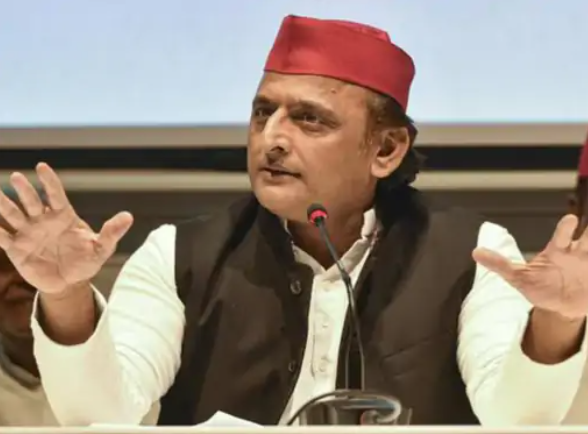 अपराधी घर में घुसकर गोलियां मार रहे हैं और हत्या कर रहे; महिलाएं और बेटियां दहशत में है : अखिलेश यादव
