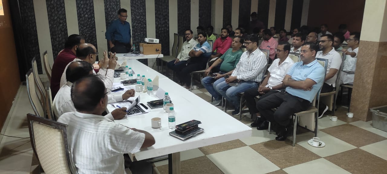 फर्रुखाबाद:शहरी क्षेत्र में परिवार नियोजन को बढ़ावा देने के लिए स्टॉकिस्ट का किया गया उन्मुखीकरण