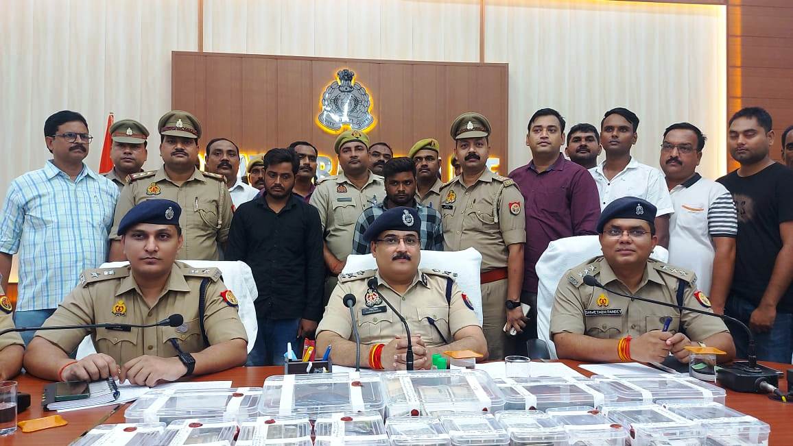 प्रयागराज:लूट और स्नैचिंग करने वाला शातिर अंतर्राज्यीय कटिहार गैंग पुलिस मुठभेड़ में गिरफ्तार ICCC व ऑपरेशन त्रिनेत्र के अन्तर्गत लगाये गये कैमरों से लूट के अनावरण में मिली सफलता,