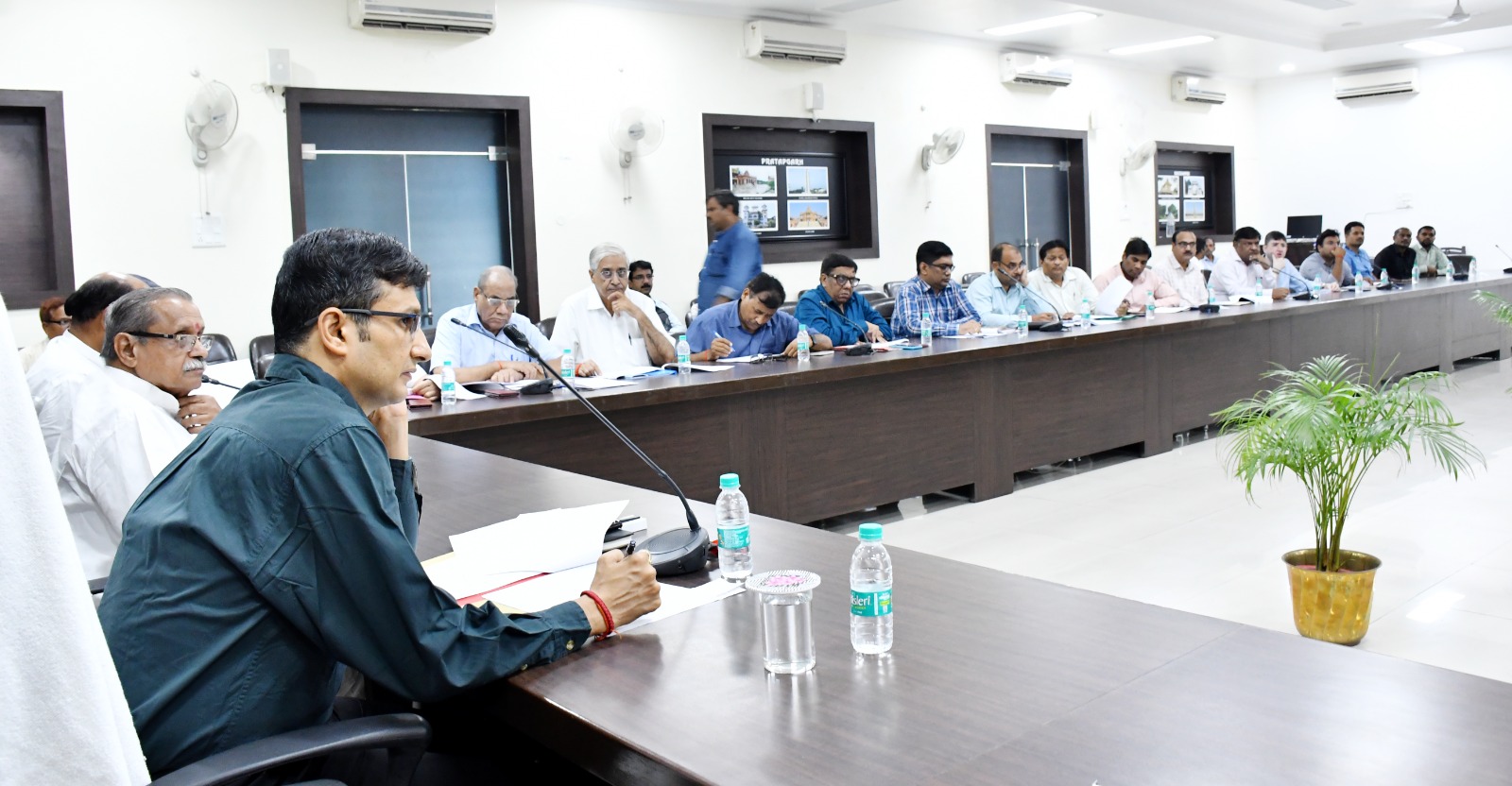 प्रयागराज : मण्डलीय उद्योग बंधु समिति की बैठक सम्पन्नमण्डलायुक्त ने उद्यमियों/निवेशकों से सम्बंधित समस्याओं को शीर्ष प्राथमिकता पर निस्तारित किए जाने के दिए निर्देश