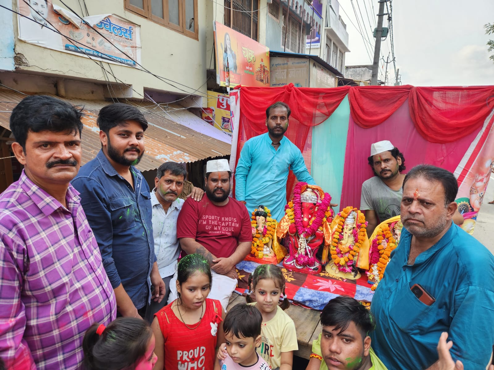 बरेली - फतेहगंजपश्चिमी कस्बे के मोहल्ला माली से गणपति बप्पा का भोलापुर रामगंगा में किया गया विसर्जन