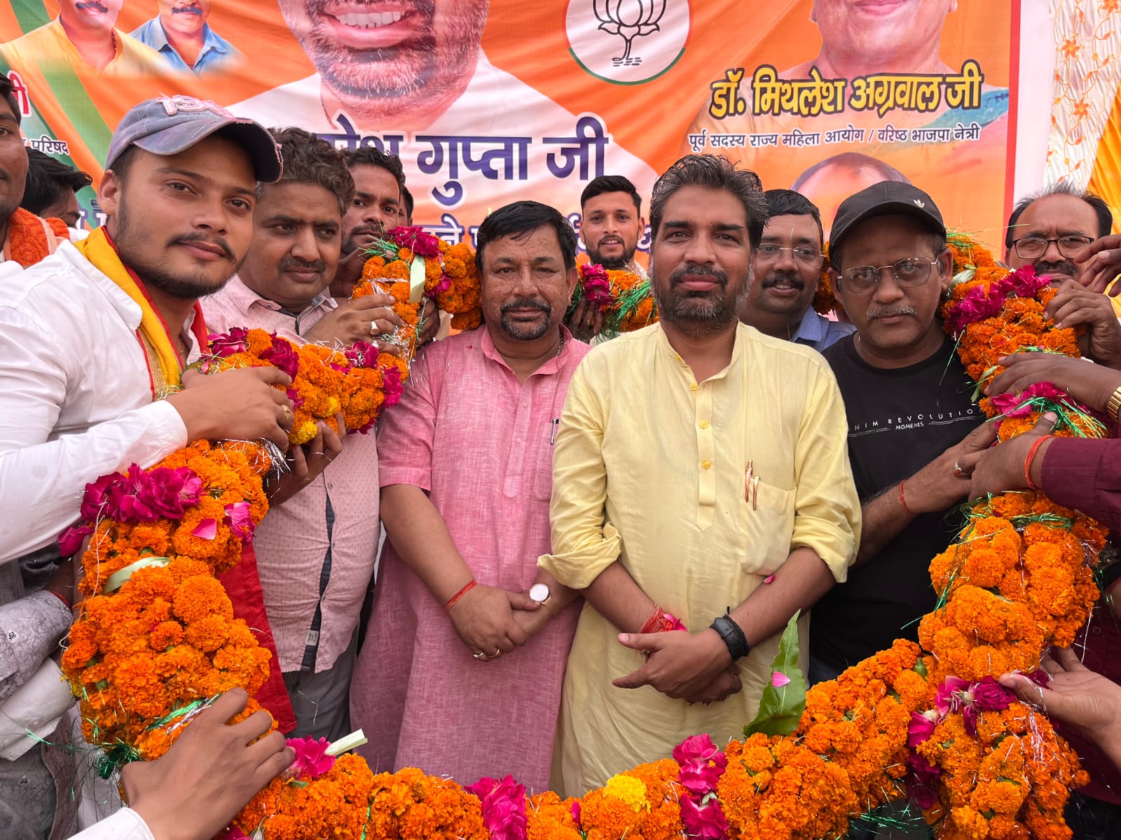 फर्रुखाबाद:व्यापारी नेता ऋषभ गुप्ता के आवास पर भाजपा के पुनः नियुक्त जिलाध्यक्ष रूपेश गुप्ता का अभिनंदन समारोह आयोजित हुआ