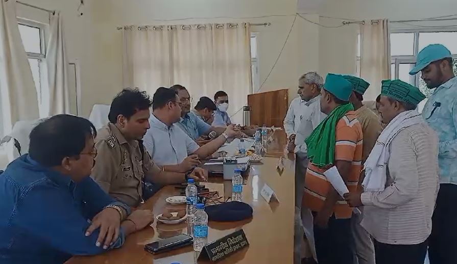 इटावा: ताखा में संपूर्ण समाधान दिवस में 31 शिकायतों में सात मौके पर निस्तारित