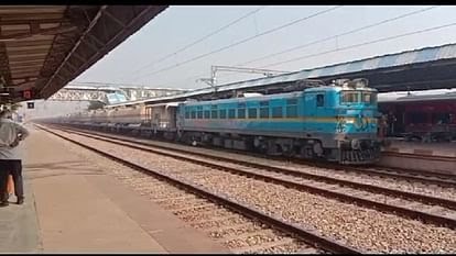 मैनपुरी में ट्रेन से कटकर युवक की मौत, शरीर पर मिले चोट के निशान
