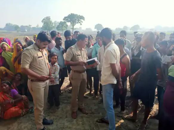 मैनपुरी में बुजुर्ग ने फांसी लगाकर दी जान, खेत में पेड़ से लटका मिला शव, परिजन नहीं बता पाए आत्महत्या का कारण