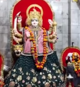 नौ दिनों तक माता का विशेष श्रृंगार किया जाता है लखनऊ के इस मंदिर में