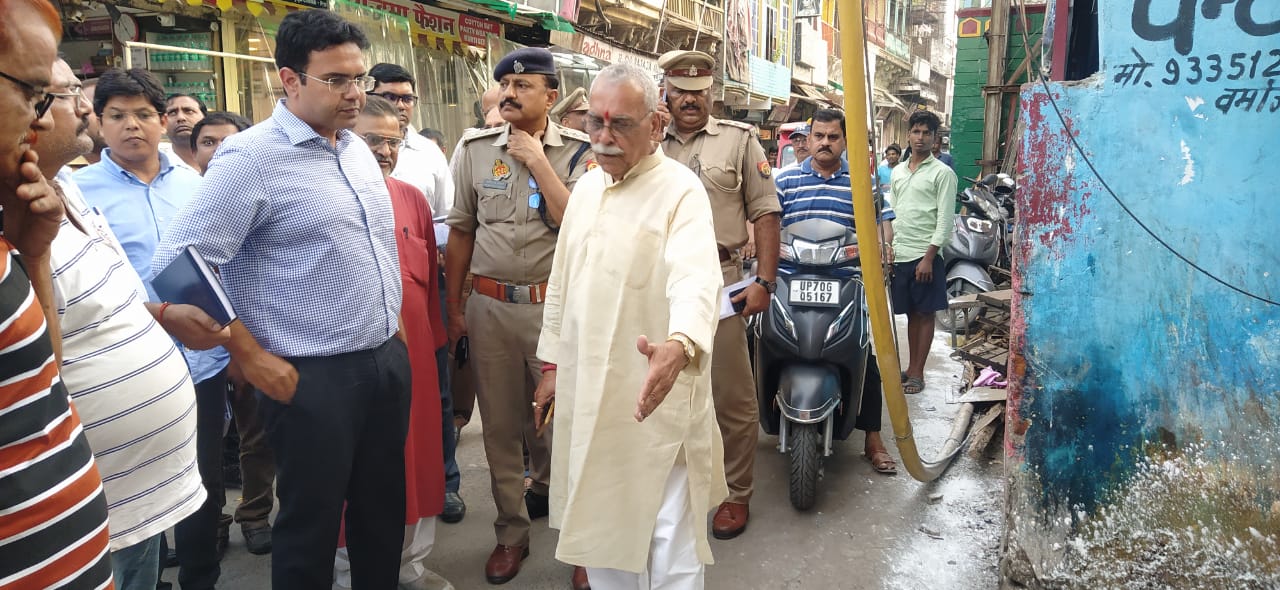 प्रयागराज-जिलाधिकारी ने रामलीला स्थलों तथा निकलने वाली झांकियों के मार्गों का किया स्थलीय निरीक्षण