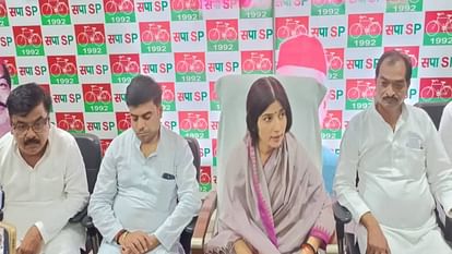 मैनपुरी पहुंची सांसद डिंपल यादव, सुनीं जन समस्याएं, आकाशीय बिजली गिरने से मृतकों के परिजन को दी सहायता राशि