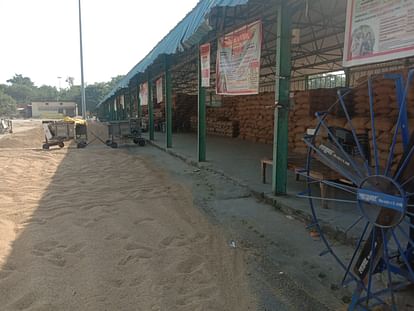पीलीभीत में मंडी में खरीदे धान का नहीं हुआ उठान