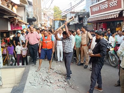 पीलीभीत में अतिक्रमण पर फिर जागे अफसर, स्टेशन रोड पर चलाया अभियान
