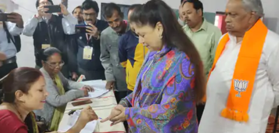 230 विधानसभा सीटों के लिए आज 17 नवंबर (शुक्रवार) को वोटिंग हो रही, नतीजे तीन दिसंबर को आएंगे।