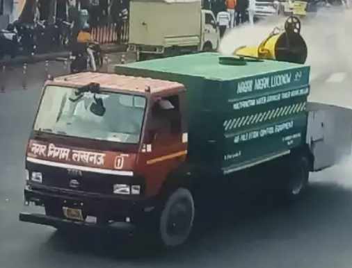 नगर निगम के टैंकर ने स्कूटी सवार बुजुर्ग महिला को कुचल दिया