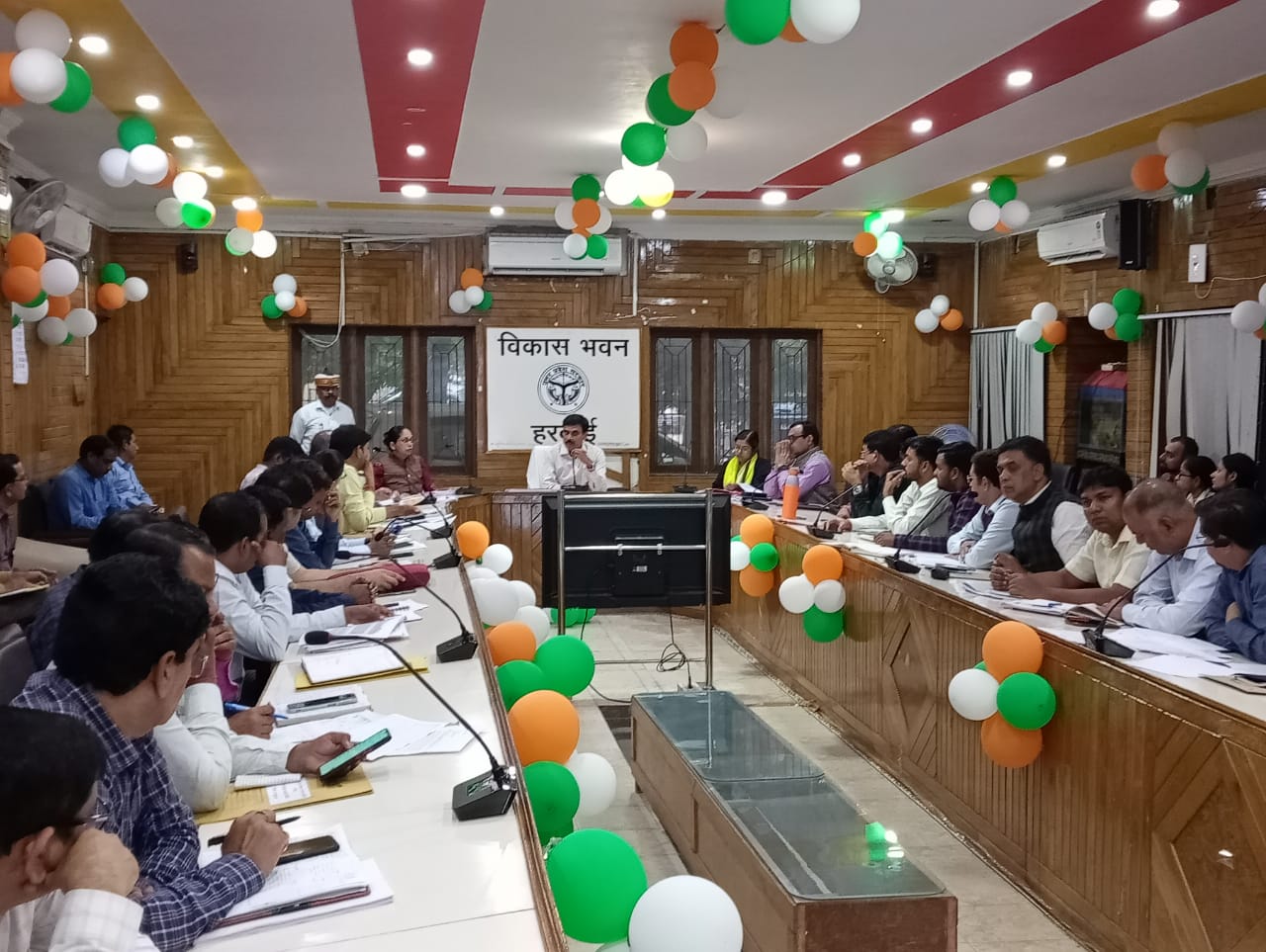 हरदोई :जिलाधिकारी की अध्यक्षता में हुई सीएम डैशबोर्ड की समीक्षा बैठक