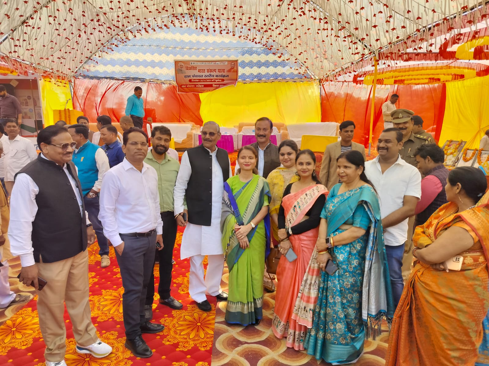 हरदोई :विकसित भारत संकल्प यात्रा के दौरान विभागीय स्टालों का दिखा आकर्षण