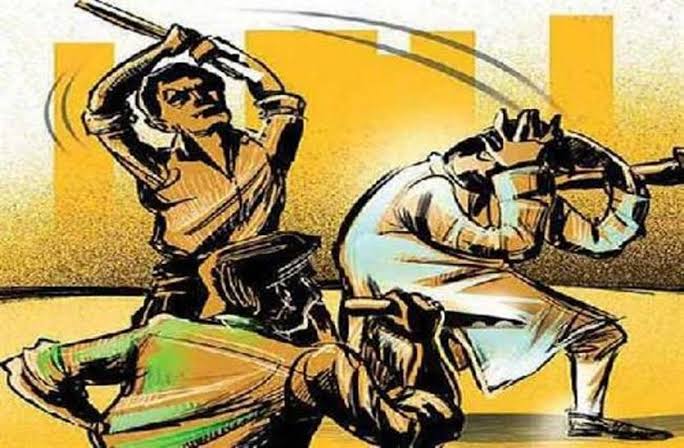पीलीभीत में शर्मनाक हरकत, लड़के को पीट रहे थे बदमाश- मां आ गई बीच में, इसके बाद कर दीं हदें पार