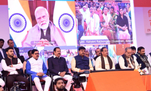 ऐशबाग स्थित रामलीला मैदान में विकसित भारत संकल्प यात्रा के लाभार्थियों से प्रधानमंत्री मोदी ने वीडियो कॉन्फ्रेंसिंग के जरिए बातचीत की