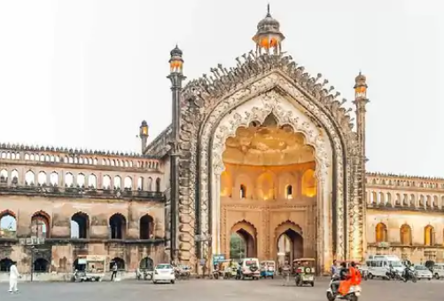 शुक्रवार आधी रात अयोध्या जाने वाले विभिन्न रूटों में ट्रैफिक डायवर्जन किया गया