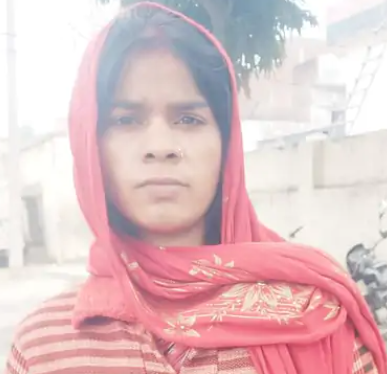 दो युवकों ने सर्वर ना होने की बात कहकर उसे अपनी बातों में उलझा 15 हजार रुपए निकाल लिए