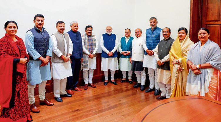 विधानसभा चुनाव जीते 10 भाजपा सांसदों का इस्तीफा