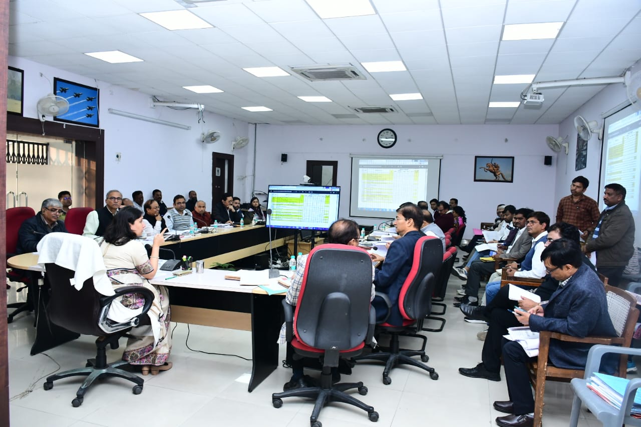 बरेली - विकास प्राथमिकताओं कार्यक्रमों की मण्डलीय समीक्षा बैठक हुई सम्पन्न।