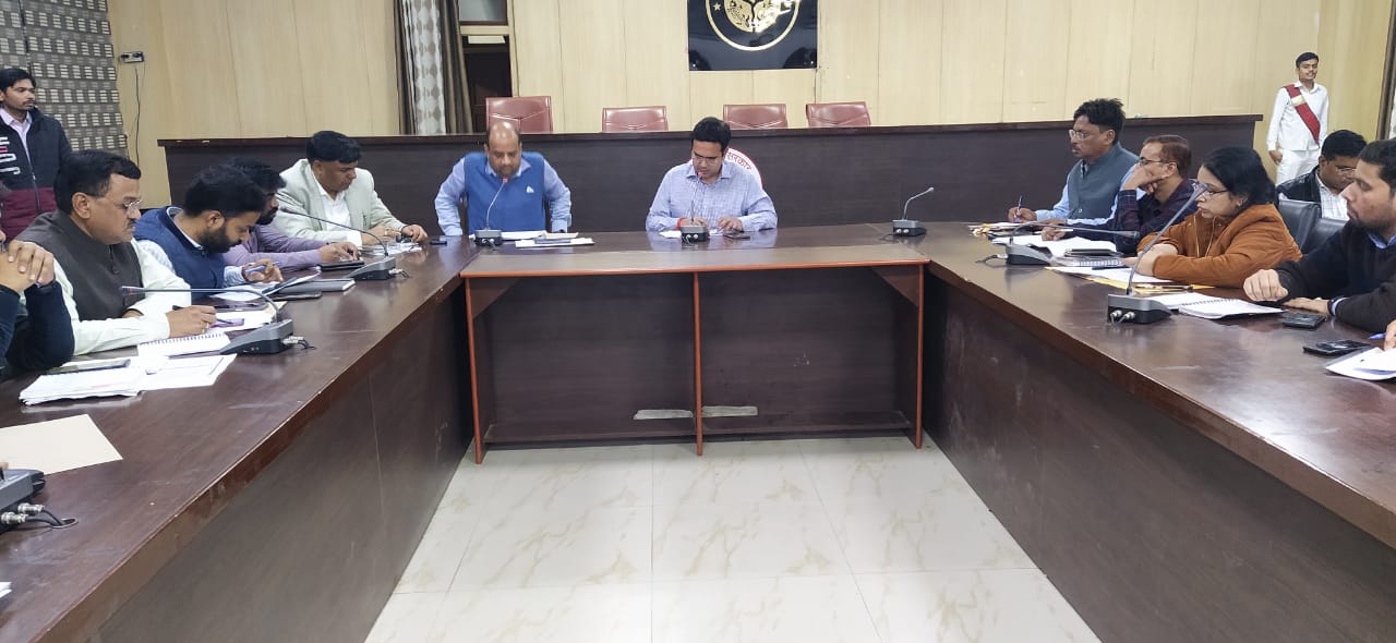 प्रयागराज-जिलाधिकारी की अध्यक्षता में विधान सभा निर्वाचक नामावलियों के पुनरीक्षण-2024 के सम्बन्ध में ईआरओ, एईआरओ व सम्बंधित विभागों के साथ बैठक सम्पन्न