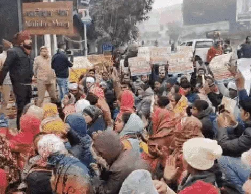 500 दिनों से ज्यादा धरना दे रहे अभ्यर्थी अचानक से सीएम आवास पहुंच गए, पढ़िए रिपोर्ट