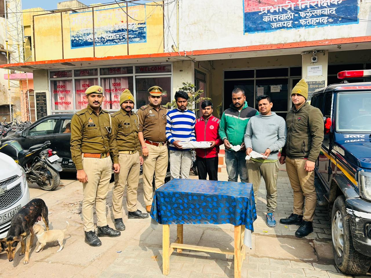 फर्रुखाबाद:पुलिस को मिली बड़ी सफलता चोरी की योजना बनाते समय चार अभियुक्त अवैध शस्त्रों व उपकरणों सहित किया गिरफ्तार