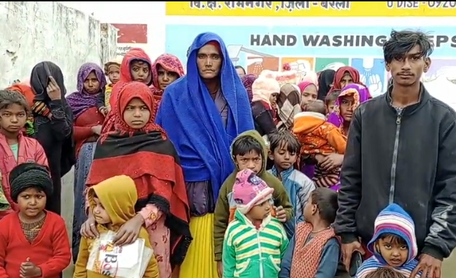 बरेली - समूह ने नहीं दिया ड्राई राशन, वापस लौटीं महिलाएं और बच्चे।