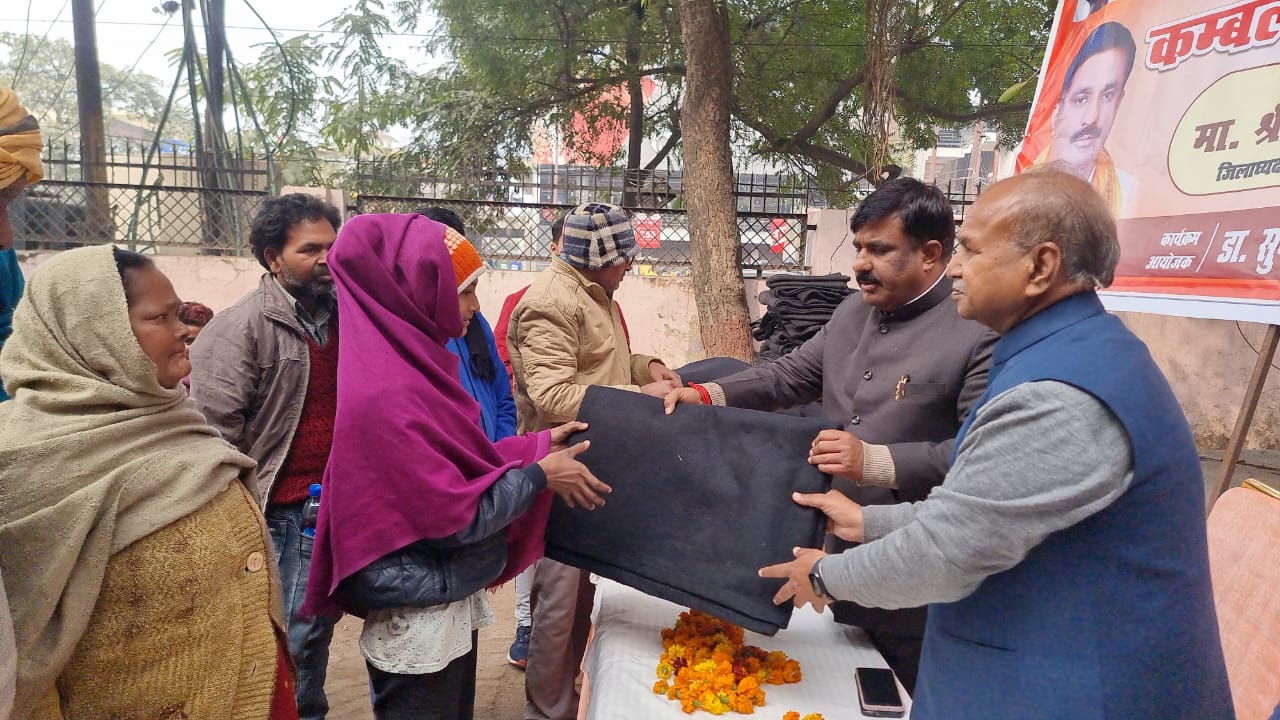 बाराबंकी : सफाई कर्मचारियों हेतु कंबल वितरण कार्यक्रम आयोजित किया गया