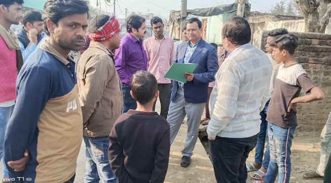 पीलीभीत जांच के दौरान भिड़े दो पक्ष, अफसर खिसके