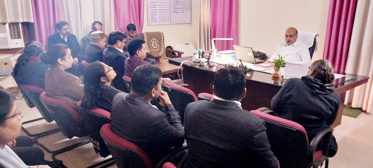 हरदोई: बैठक में सीडीओ ने विद्यालयों के परीक्षा परिणाम की विद्यालय वार तथा कक्षावार की समीक्षा ,आगामी परीक्षा परिणाम में विद्यालय में पढ़ रहे बच्चों के शैक्षिक प्रदर्शन में सुधार लायेःसीडीओ