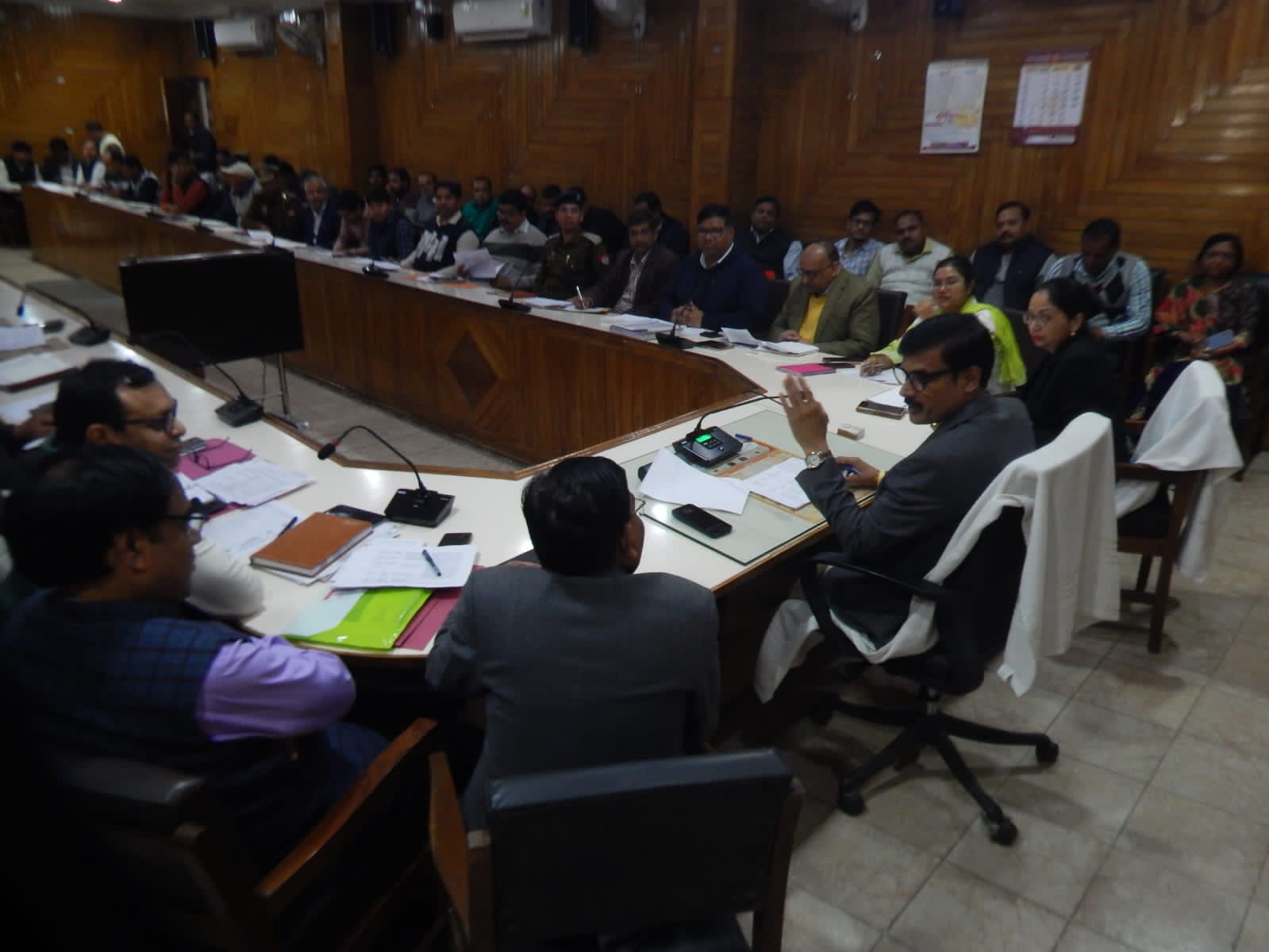 हरदोई : नोडल अधिकारी अपने दायित्वों का निष्ठापूर्वक निर्वहन सुनिश्चित करें:- जिलाधिकारी